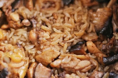 回家吃饭|一人食，1口锅轻松做好，鲜香滑嫩的香菇鸡肉饭，太简单了