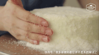 又要骗我动手做?红红甜甜的椰蓉红丝绒蛋糕