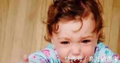 妈妈|为什么宝宝被骂哭后,还会伸手让妈妈抱?原因让人很心疼