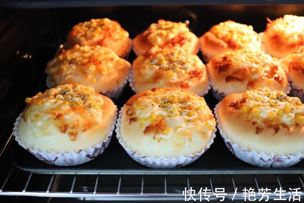 面包|轻松上手的玉米肉松小面包，配料丰富，美味健康