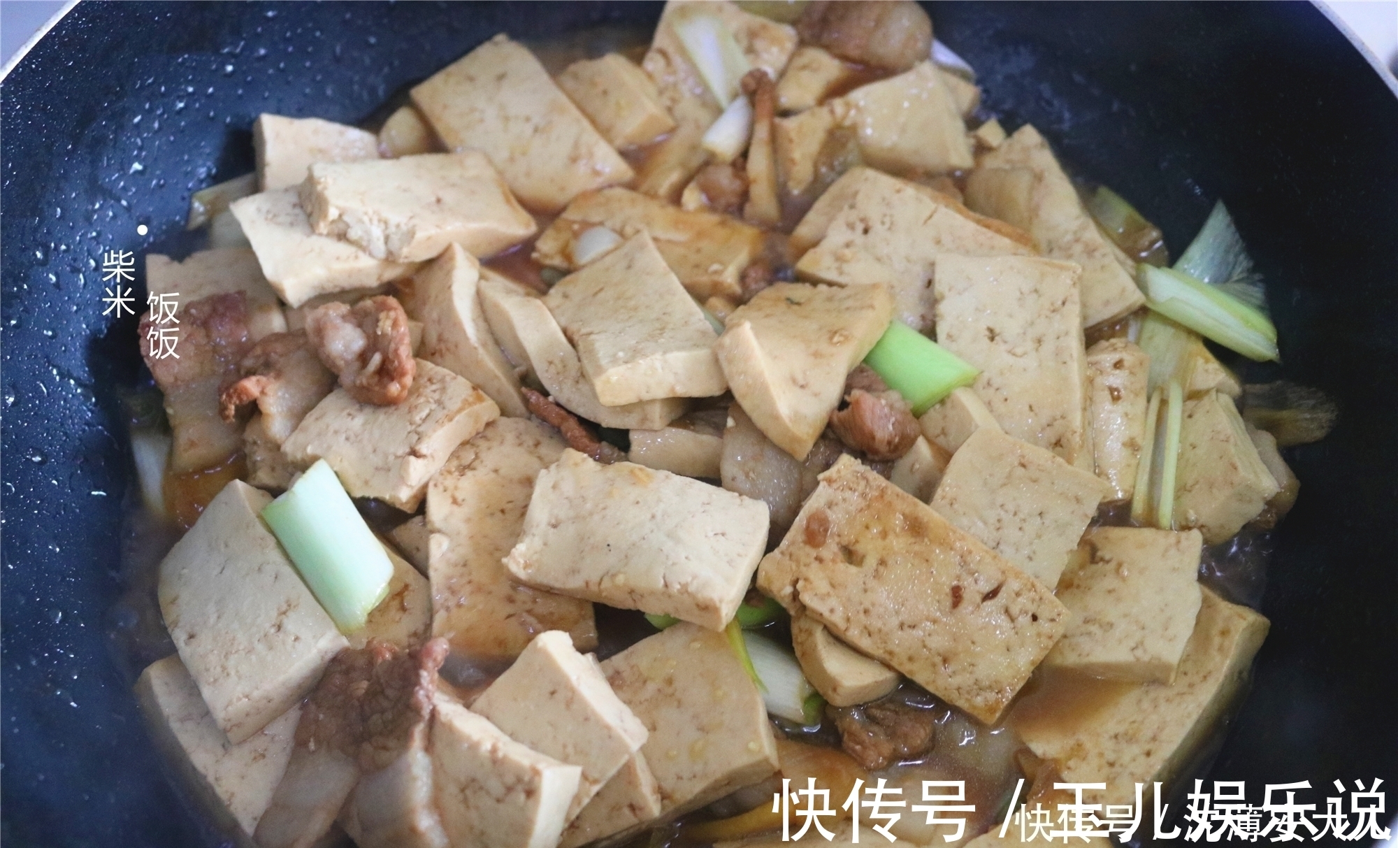 晚餐|我和女儿的晚餐，2个菜，娘俩吃得津津有味，连菜汤也不剩