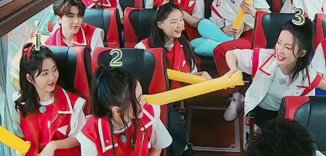 肩膀|譚松韻靠baby肩膀, 誰注意李沁的反應(yīng), 暴露女明星之間真實關(guān)系