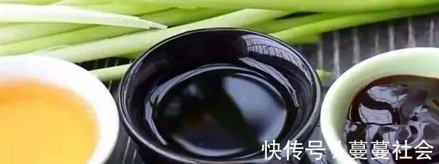 电饭煲焖大鸡腿，只需要一个电饭煲，不加一滴水，做出来鲜嫩多汁