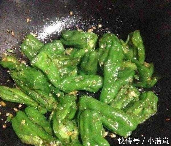 一道简单的家常菜,却不比饭店里的山珍海味逊色,还特别下饭