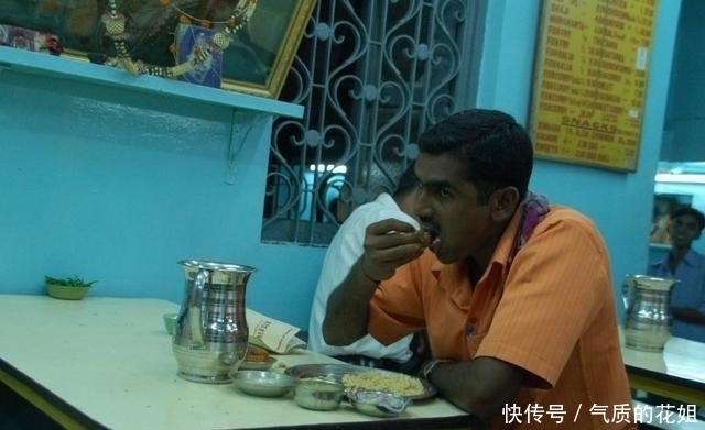 吃饭|印度爸爸来中国看望女儿,一开饭就傻眼了你怎么吃饭的