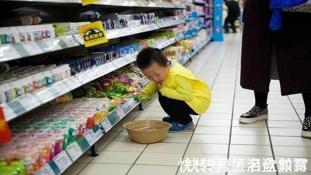 学生|家长买“蛋糕边角料”给孩子吃,被网友指责,穷家长会养出自卑娃