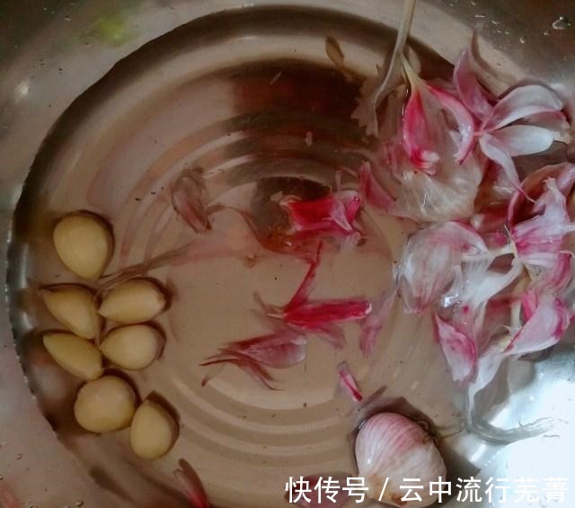 餐桌|蒜泥茄子,炎炎夏日,餐桌上清凉消暑美味!