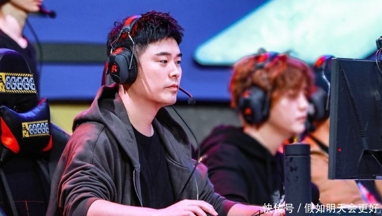 小树苗 在《向往的生活》被誉为综艺感最强的人 如今靠尬笑维持综艺感