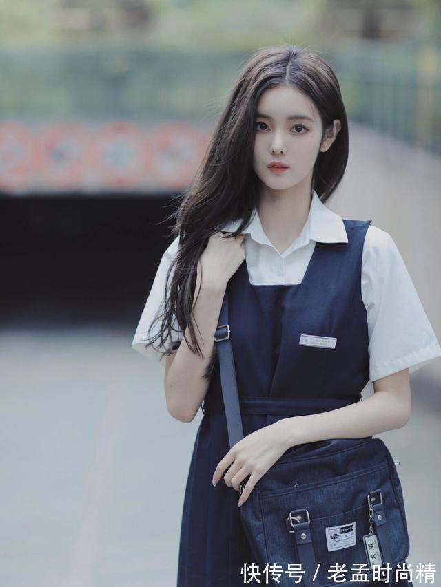 制服 JK制服学生裙正装也很好看,美女穿起来很有青春气息,安静甜美