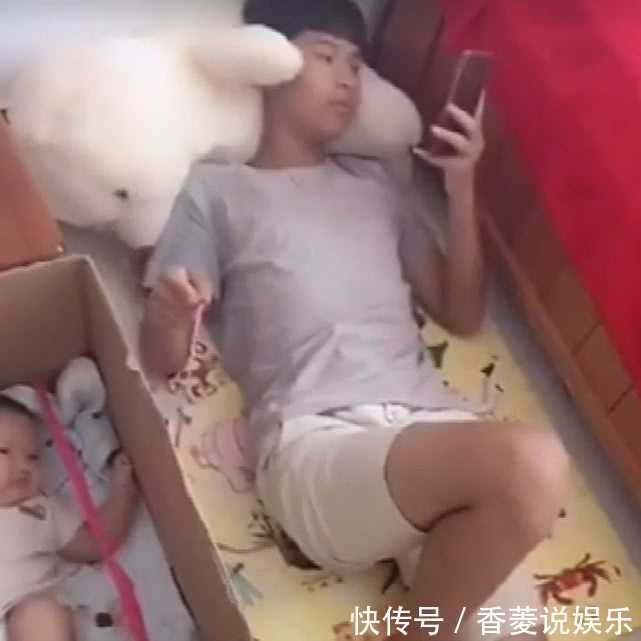 小宝宝|妈妈没空带娃,把宝宝交给舅舅,看到舅舅的做法,妈妈笑喷了