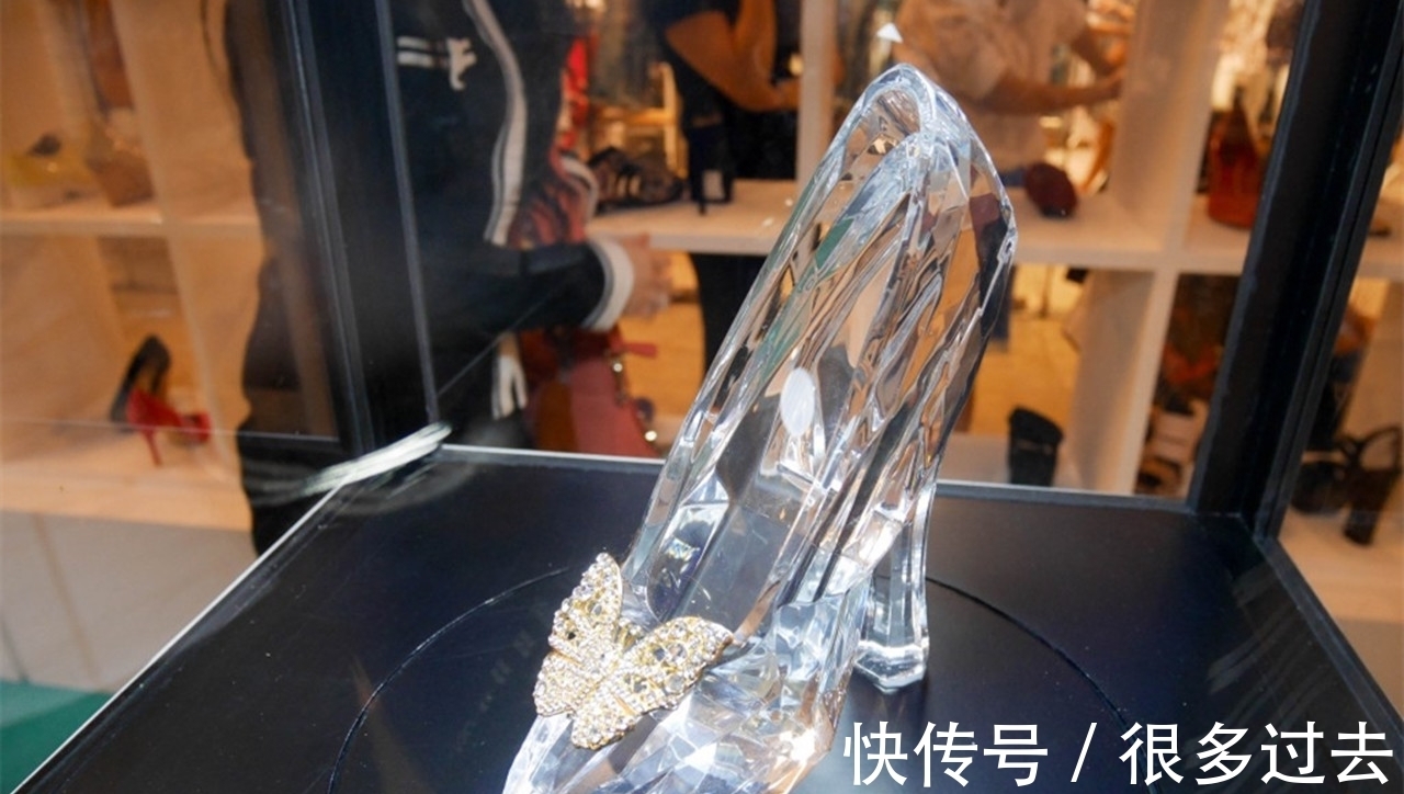 水晶鞋 日本设计师耗时8年,用嘴“吹”出一双水晶鞋,再多钱都不卖!