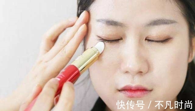 肌底液 就算工资不高,这些影响颜值的“护肤品”,30岁前要开始用!