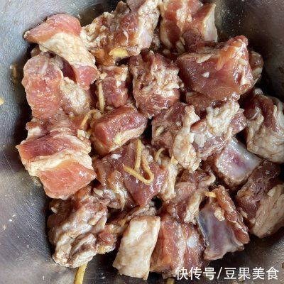 蜜汁烤猪排|简单易做的蜜汁烤猪排（烤箱版），让人吃了还想吃