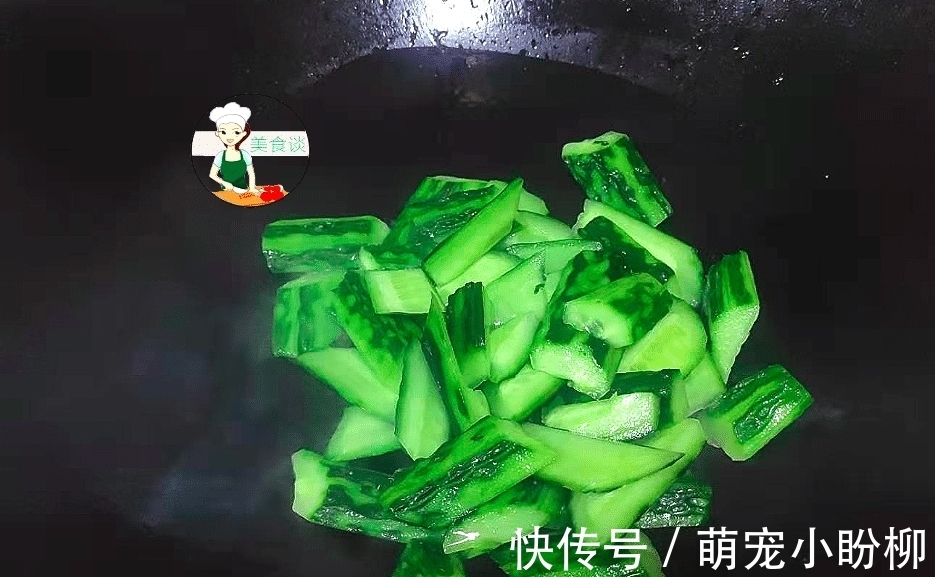 炒黄瓜时，切记别直接下锅炒！多做2步骤，黄瓜不出汤，清脆爽口