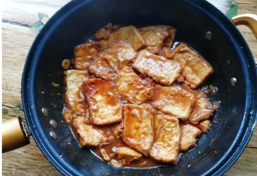半碗面粉，一块豆腐，两个鸡蛋，教你豆腐独特做法，和吃肉一样香