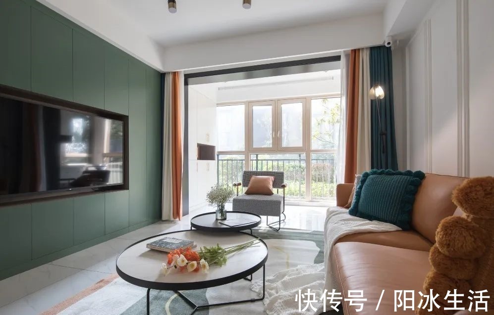 橙绿撞色|精选案例丨130平现代混搭婚房,橙绿撞色吸睛十足!