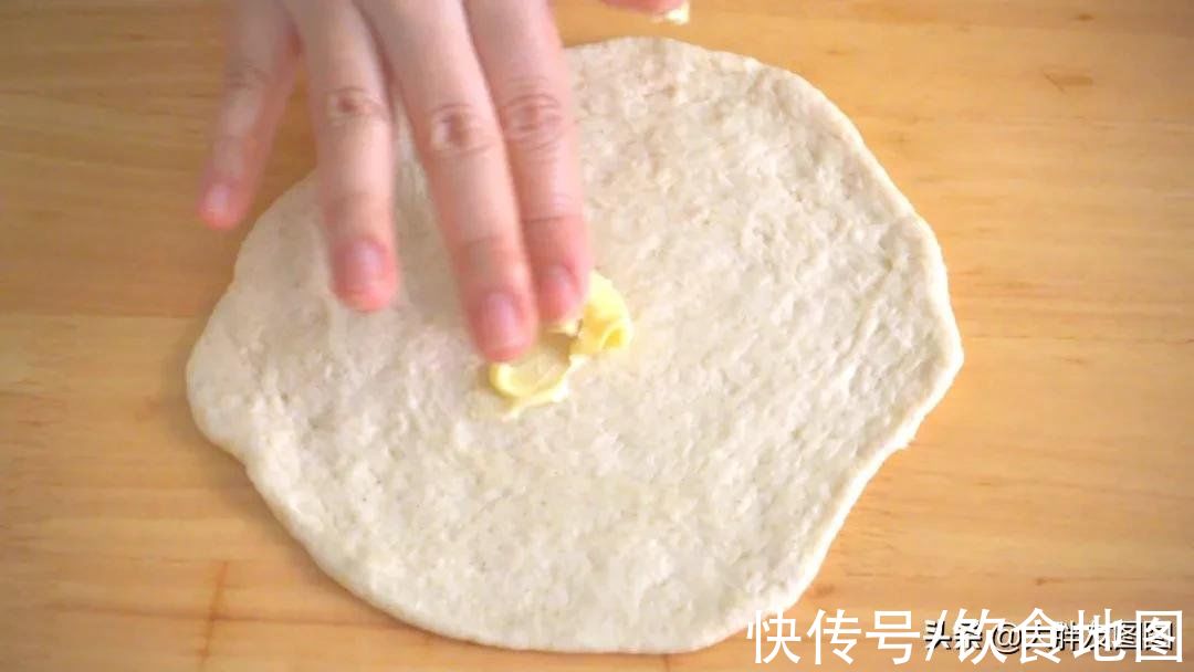 揭秘！芝麻卷面包的做法，太简单了，外脆里松，不用再出去买