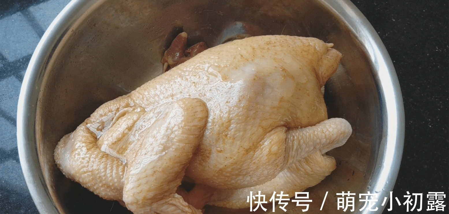 盐焗鸡家常做法,不用炒盐,一样皮香肉滑又入味,一只4斤不够吃