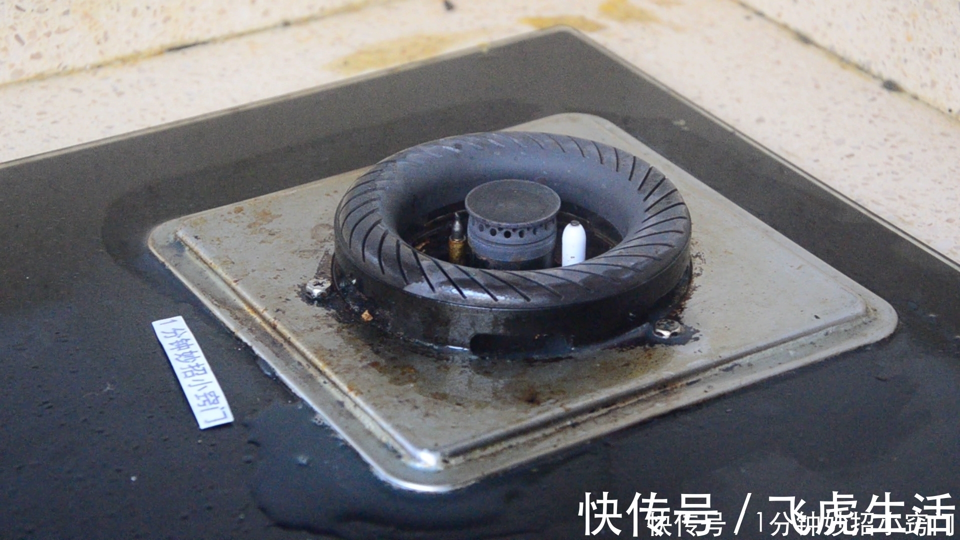 把1个牙膏挤在生姜上，真是实用，很多人都还不懂，看一看