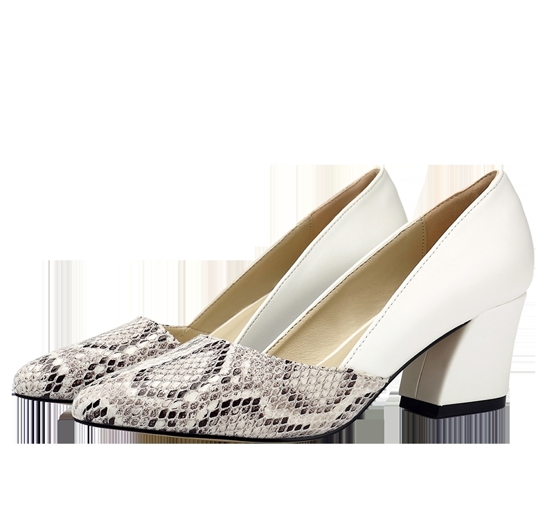 今年春天女人一定要换双高跟鞋，新上款式美爆了，鞋跟角度好不累