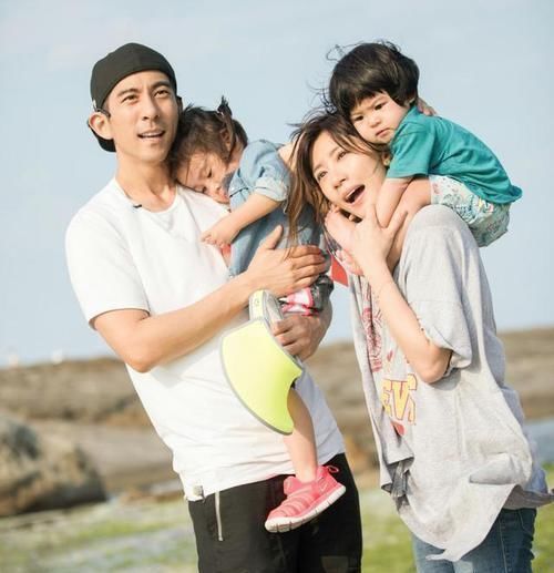 大宝|45岁妈妈生二胎,大一哥哥被迫开始“带娃”,网友:就当提前练手