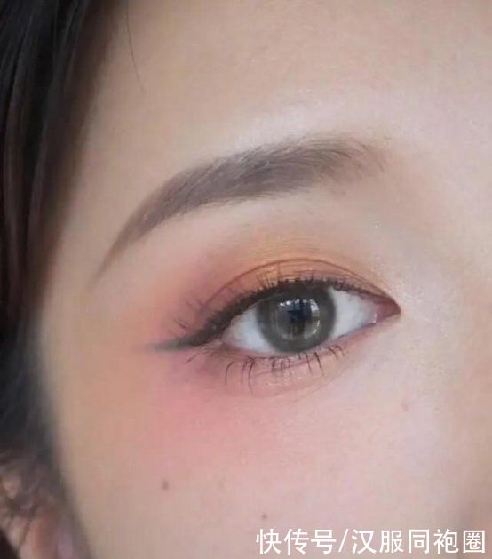 ?一字眉、大红唇，你还在用这种妆容搭配汉服吗？