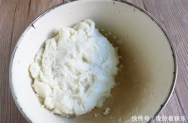 试试|土豆别再炒了,试试这样做,上桌就抢光了,好吃到爆