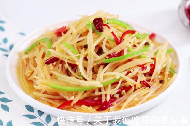 不粘锅|炒土豆丝时,好吃的关键是“2步2遍醋”,酸香脆爽,不发黑不粘锅