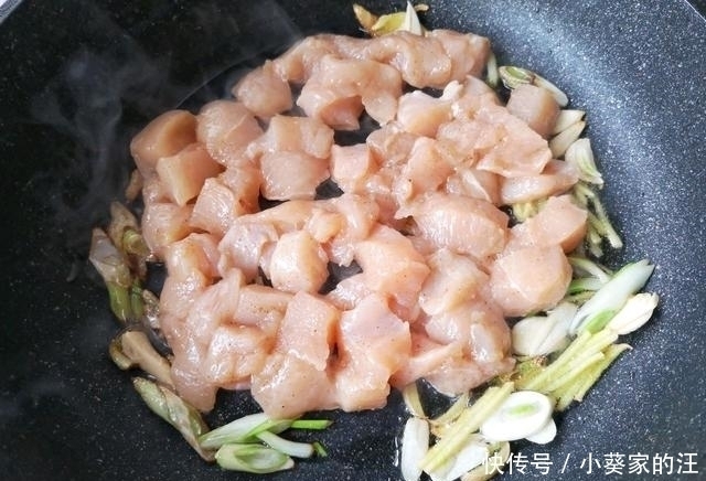适量|鸡胸肉此做法简直太赞了,比宫保鸡丁还好吃,开胃又下饭