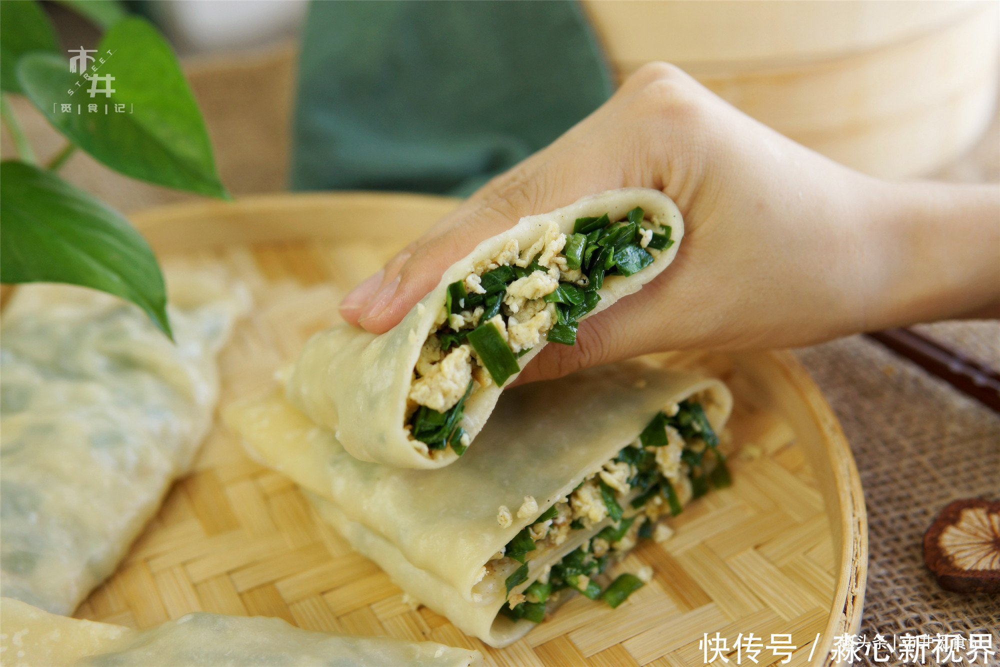 小时候|小时候在农村没少吃这东西,比韭菜盒子简单,皮薄馅多,总不够吃