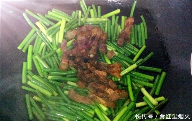 婆婆做的下饭菜,食材很简单,快速出锅,比大鱼大肉受欢迎