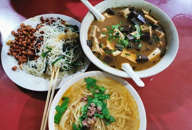 回农村婆婆家吃饭,两道菜再来碗牛肉面,吃得舒服温暖,家的味道