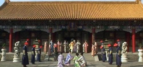 斓曦|甄嬛传:为什么眉庄的旗头总是歪的?斓曦已经说过了!