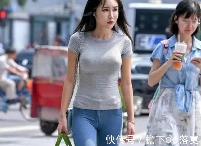 上衣|穿牛仔裤出门时,注意千万别搭配这种上衣,很掉价!