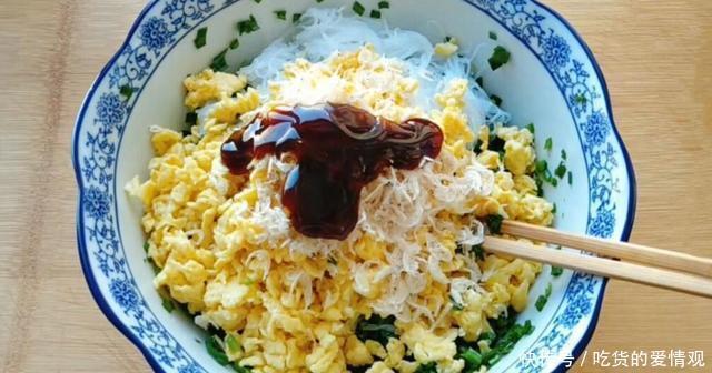 春天常做这馅饼吃，不发面不破皮不露馅，鲜香味美，连吃3个不够