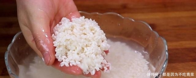 大米里加2个鸡蛋,没想到还能这样做,实在太香了,孩子超爱吃