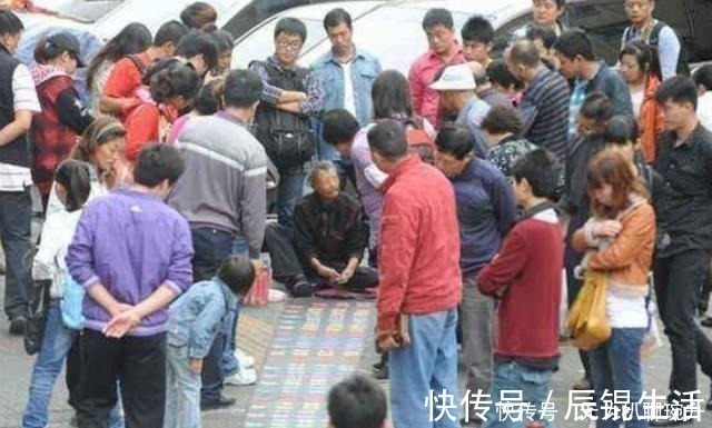 收购!乞丐苦练书法10年,自创字体被收购,摇身一变成千万富豪