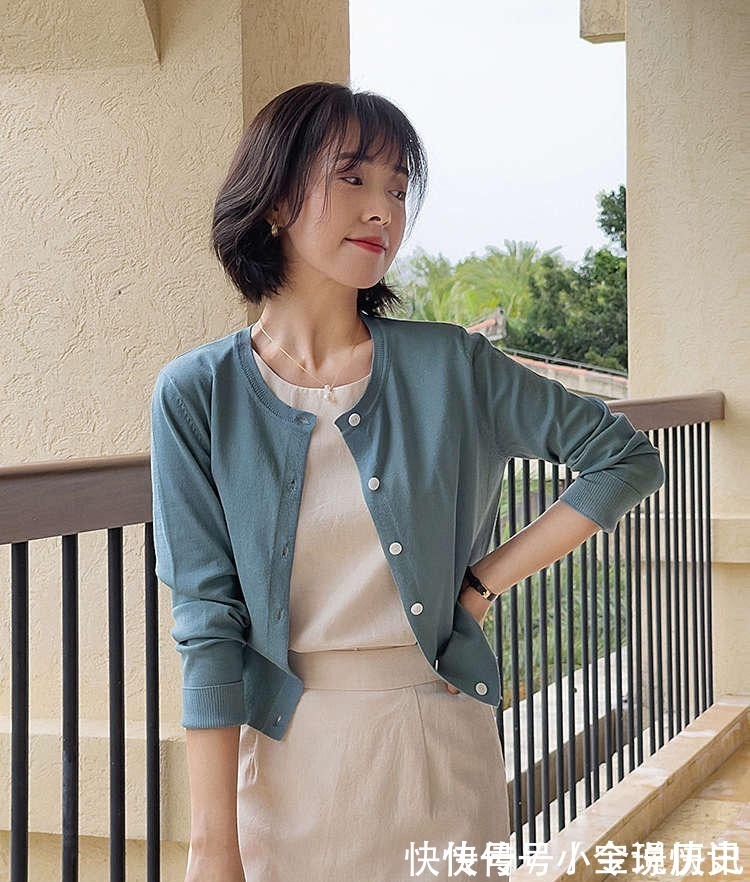 衬衫 初秋只需这3件单品就够了:针织衫、半身裙、衬衫,打造高级感