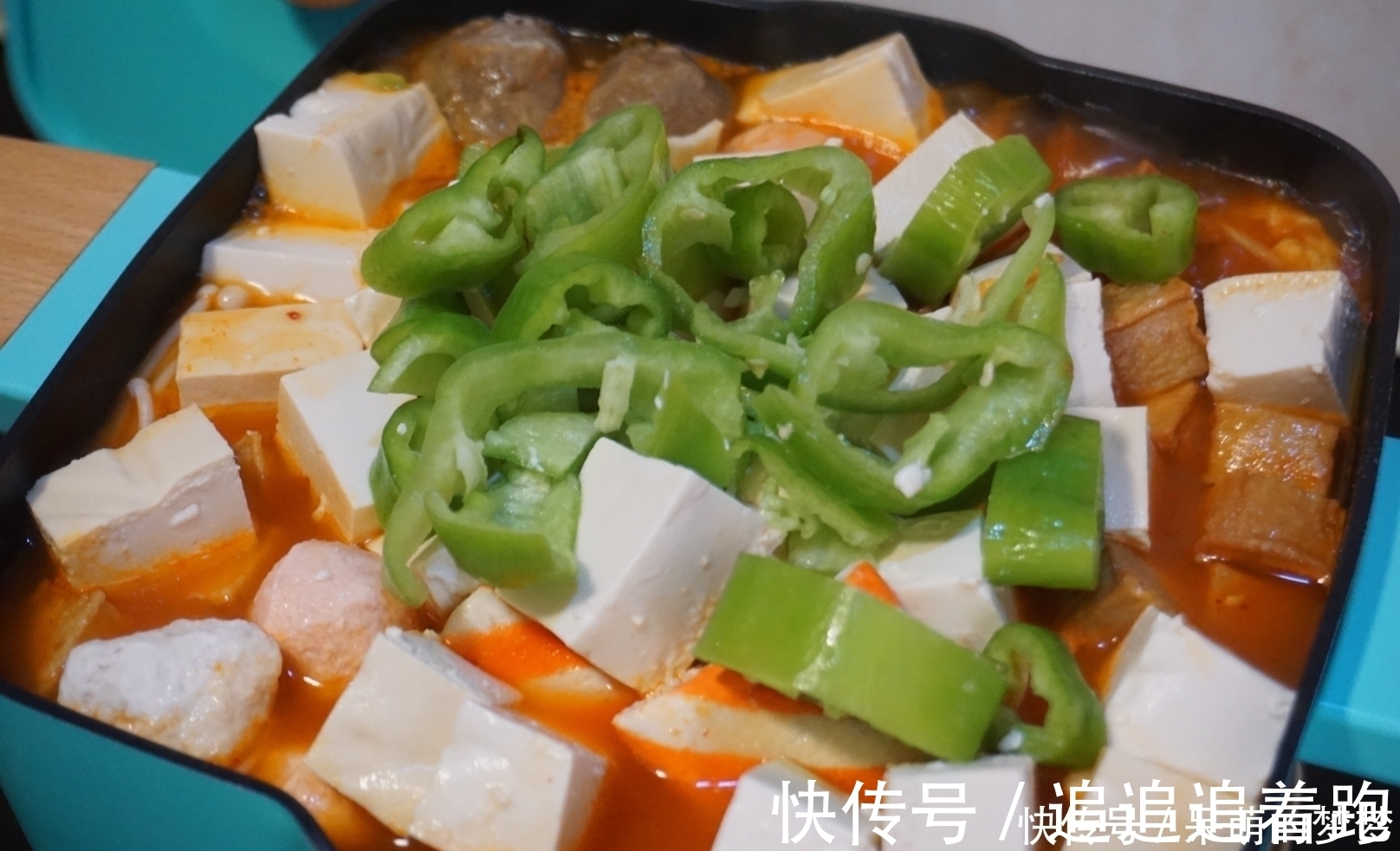 辣白菜|几天不吃就馋的韩式辣白菜火锅,比麻辣烫简单,全家吃光盘不浪费
