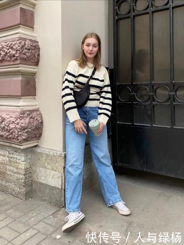 早秋出镜最高的经典搭配,“毛衣+阔腿裤”简约时髦,温柔还保暖