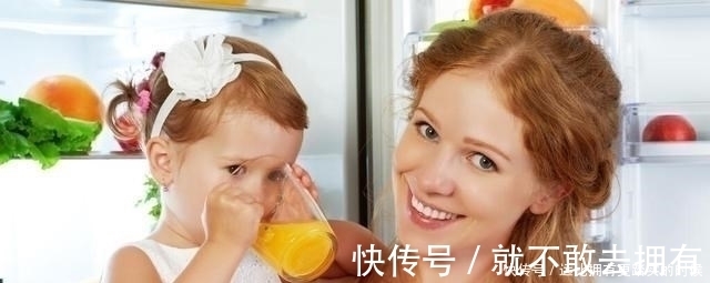 冰箱|一不留神,小宝的手就被冰箱门夹到了;孩子每天要面临多少危险?