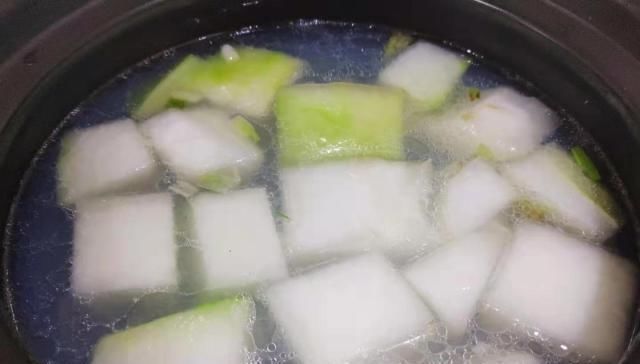 这一定是花甲最简单的做法，没有之一肉嫩汤鲜，咋吃都不够