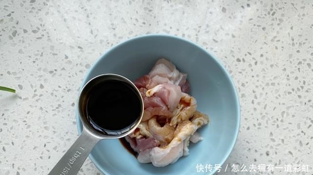 青蒜苗炒肉家常美味的吃法，香浓味美又下饭，美味爽口开胃