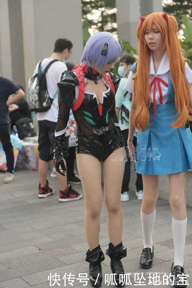 美女|街拍美女风狂雨骤时立得定,才是脚跟!