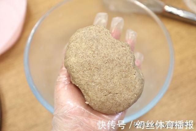 糖粉|教你个百搭饼干配方,粗粮杂粮全麦随意换,13分钟出炉酥香好吃