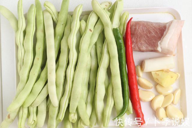 青柠食记|入秋这菜4元一斤，和猪肉一起焖，比饭店的还好吃，堪称下饭神器