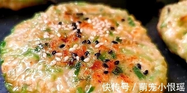 秋冬季，多给孩子吃这早餐饼，营养好吃易消化，做一锅不够吃