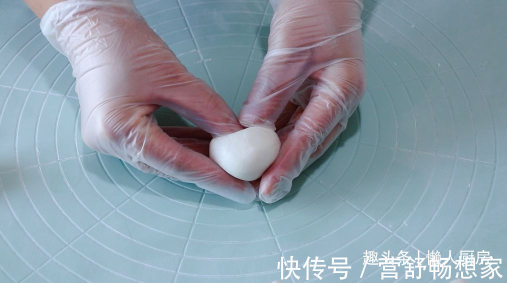 爆浆|年糕不用买,撒点糯米粉,加点热水自己做,咬一口,还会爆浆