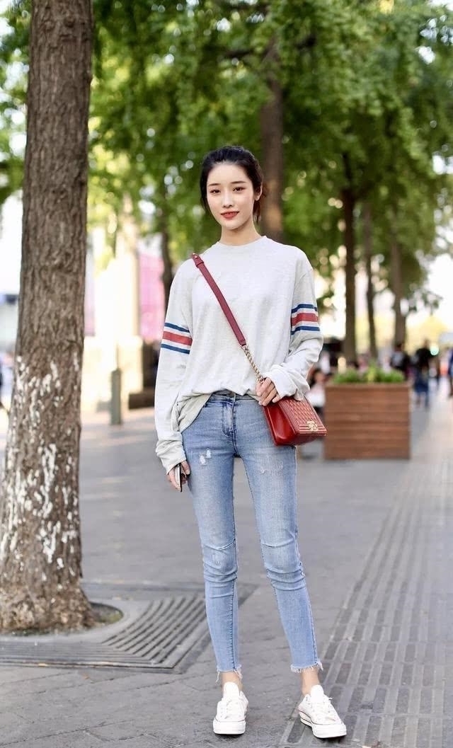 清新范的时尚小姐姐,美感大方给人窈窕淑女的感觉