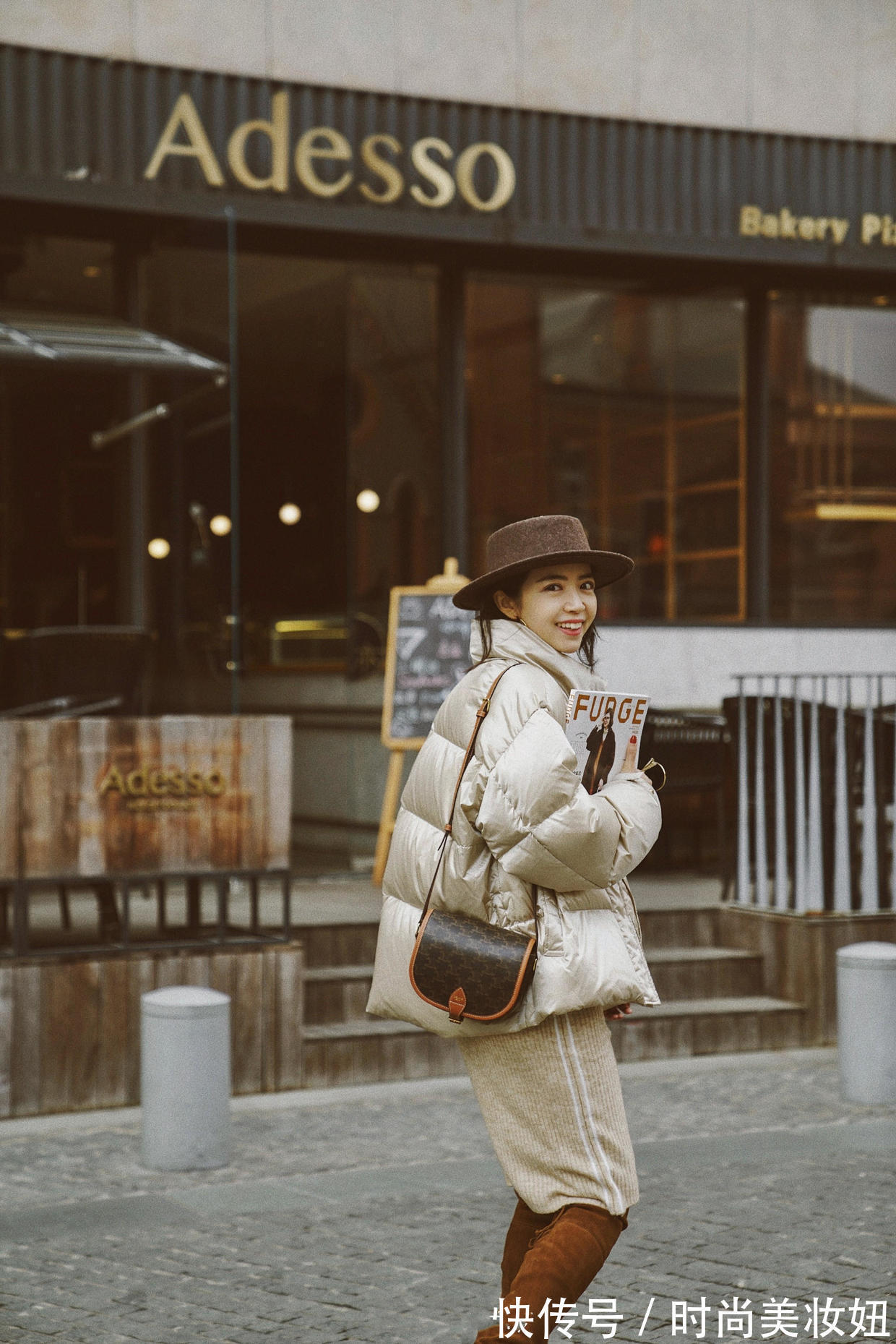 半身裙|难怪时髦精都爱“羽绒服+半身裙”,保暖洋气就算,还显高显腿长